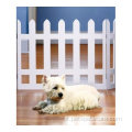 Picket Fence Wood Pet Gate Piet bianco